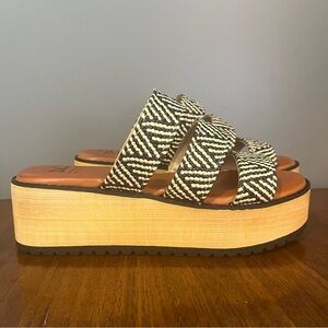 Dirty laundry women’s size 8. Plat form sandals. Like new!